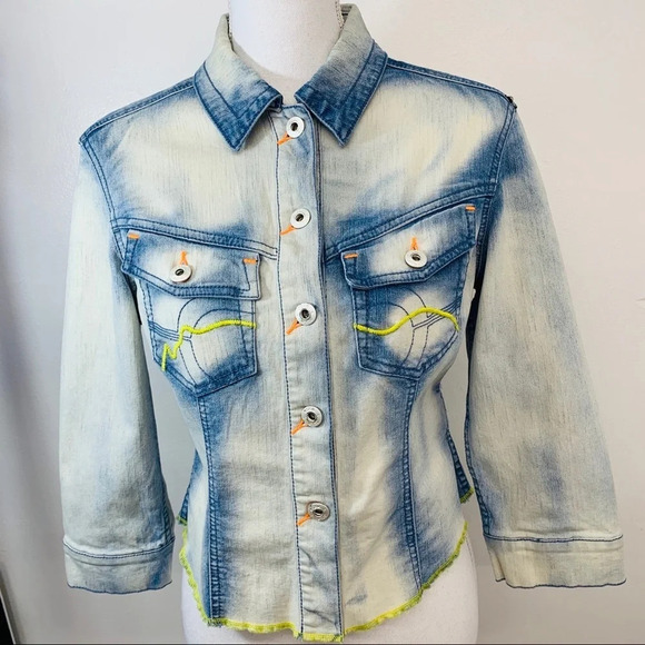 Womans Artsy Denim Jacket M Embroidery Blue Light Wash 3/4 Sleeve Pockets‎ O27 - Picture 1 of 11